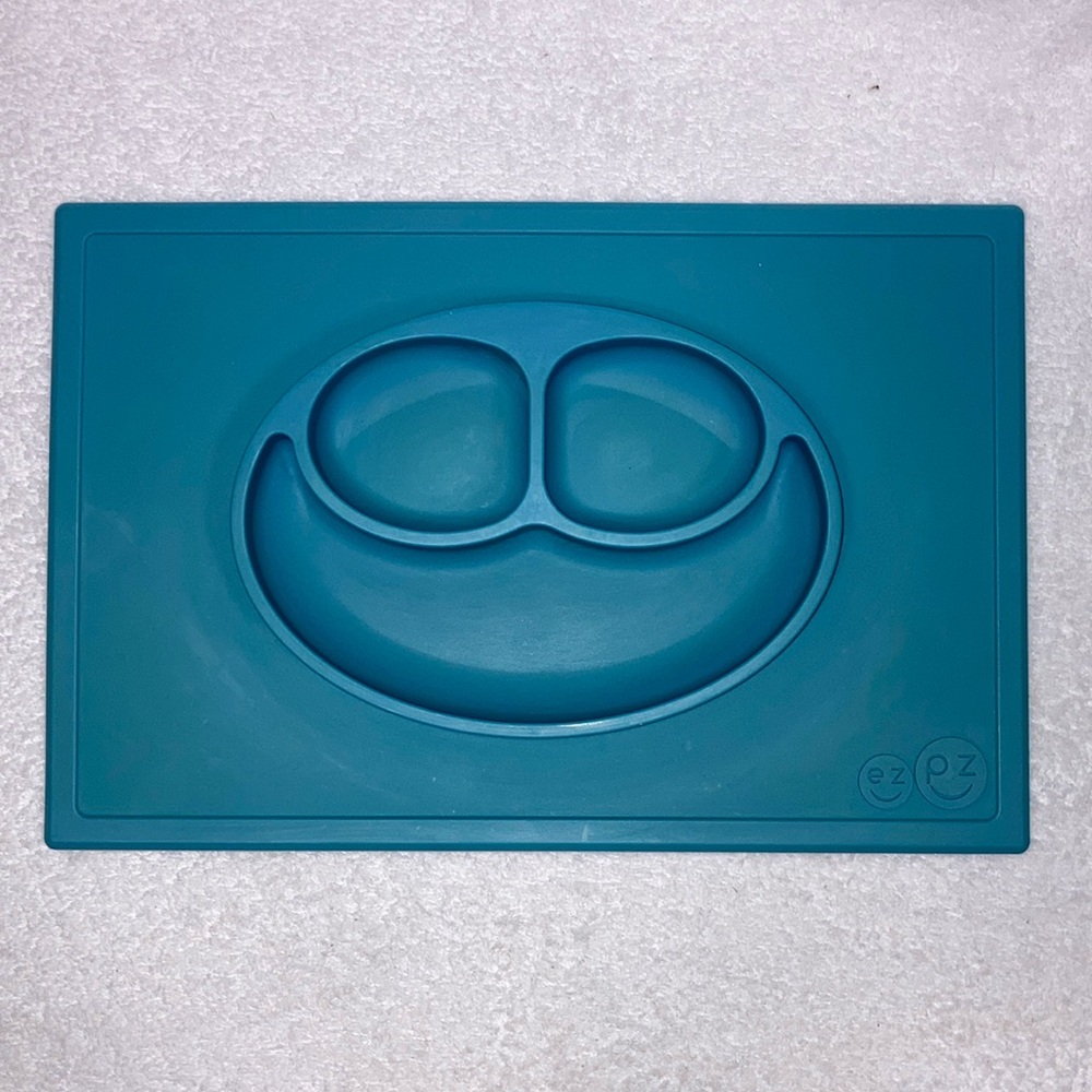 ezpz Happy Mat - 24 Months+ (Blue) - 100% Silicone Suction divided Plate…